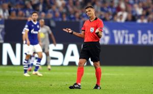 吉尔-曼萨诺执法巴萨44场比赛,共向巴萨出示了12张红牌 吉尔-曼萨诺执法巴萨44场比赛,共向巴萨出示了12张红牌