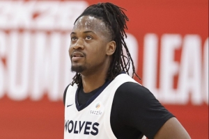 队记:为给朱赞腾双向合同名额 森林狼裁掉特里斯滕-牛顿 队记:为给朱赞腾双向合同名额 森林狼裁掉特里斯滕-牛顿