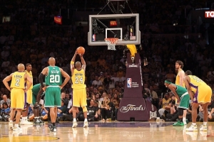 皮尔斯:曾和科比打赌我俩谁先离队 结果下一年我们总决赛相遇 皮尔斯:曾和科比打赌我俩谁先离队 结果下一年我们总决赛相遇