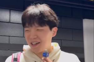 杨瀚森问记者:今天吃的什么?记者:咖啡!小杨:那是drink🤣 杨瀚森问记者:今天吃的什么?记者:咖啡!小杨:那是drink🤣