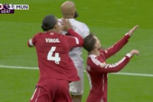 友军误伤😱范迪克争顶中肘击麦卡利斯特,之后曼联闪电进球 友军误伤😱范迪克争顶中肘击麦卡利斯特,之后曼联闪电进球