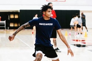 AJ-约翰逊晒训练生活照 还晒出带有个人Logo的背包 AJ-约翰逊晒训练生活照 还晒出带有个人Logo的背包