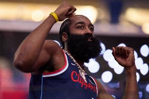 夏天歇大了?哈登季前赛场均6分7.7助3失误 命中率36.8%/10%/50% 夏天歇大了?哈登季前赛场均6分7.7助3失误 命中率36.8%/10%/50%