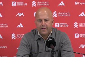 斯洛特:麦卡倒地不是丢球借口,但我们不是假摔球队希望能吹哨 斯洛特:麦卡倒地不是丢球借口,但我们不是假摔球队希望能吹哨