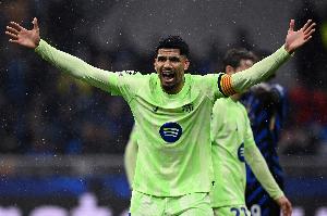 世体:阿劳霍挺身而出,他积极的态度和胜利者心态正是弗里克所需 世体:阿劳霍挺身而出,他积极的态度和胜利者心态正是弗里克所需