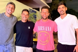 短暂休息,马德鲁加晒和克雷桑合影:无论场上场下都是最高水平 短暂休息,马德鲁加晒和克雷桑合影:无论场上场下都是最高水平