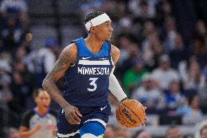 爱德华兹:麦丹是很棒的得分手 他能打好的话我们能比现在好十倍 爱德华兹:麦丹是很棒的得分手 他能打好的话我们能比现在好十倍