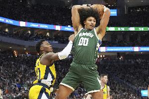 真挚的祝福!祝雄鹿球员杰里科-希姆斯27岁生日快乐!🎂🎂 真挚的祝福!祝雄鹿球员杰里科-希姆斯27岁生日快乐!🎂🎂