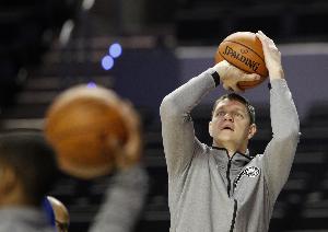 莫兹戈夫:新秀时以为能长留纽约 被交易后意识到谁都可能被交易 莫兹戈夫:新秀时以为能长留纽约 被交易后意识到谁都可能被交易