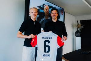 法兰克福官方:小霍伊伦大腿肌肉受伤暂时休战 法兰克福官方:小霍伊伦大腿肌肉受伤暂时休战