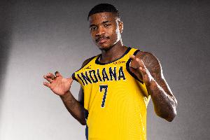 被拦截逮捕!卡莱尔:卡姆-琼斯只得了张超速罚单 他急着去训练 被拦截逮捕!卡莱尔:卡姆-琼斯只得了张超速罚单 他急着去训练