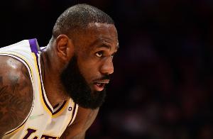 武圣:希望詹姆斯再换队 他打球很好看 但他生涯最精彩的还是换队 武圣:希望詹姆斯再换队 他打球很好看 但他生涯最精彩的还是换队