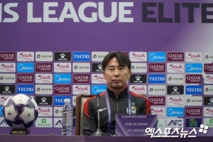 首尔主帅赛前:这场是小组出线关键战,将不考虑轮换全力拿下三分 首尔主帅赛前:这场是小组出线关键战,将不考虑轮换全力拿下三分