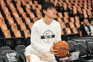 周琦:凡博从训练营合同往上走 比选秀难很多 优劣势很快暴露出来 周琦:凡博从训练营合同往上走 比选秀难很多 优劣势很快暴露出来