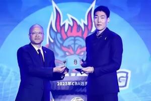 山东男篮11号秀!前CBA球员阿泽蒙BA赛场狂轰101分 助队6连胜领跑 山东男篮11号秀!前CBA球员阿泽蒙BA赛场狂轰101分 助队6连胜领跑