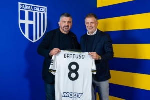 意大利主帅加图索造访帕尔马训练中心,意甲俱乐部巡访迎来第13站 意大利主帅加图索造访帕尔马训练中心,意甲俱乐部巡访迎来第13站