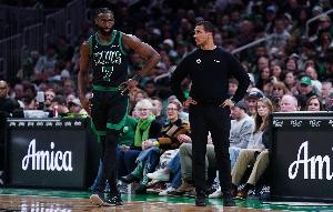 布朗:马祖拉执教风格可能有点疯狂 但现在的我们需要这种疯狂劲 布朗:马祖拉执教风格可能有点疯狂 但现在的我们需要这种疯狂劲