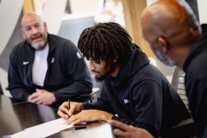 4年9000万!开拓者官方:球队正式提前续约谢顿-夏普 4年9000万!开拓者官方:球队正式提前续约谢顿-夏普