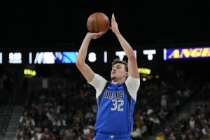 快进两年?比尔-西蒙斯:弗拉格在进攻端像生涯第三年的塔图姆 快进两年?比尔-西蒙斯:弗拉格在进攻端像生涯第三年的塔图姆