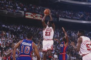 萧华:中距离是低效选择已是共识 今晚乔丹也将在NBC谈这个话题 萧华:中距离是低效选择已是共识 今晚乔丹也将在NBC谈这个话题