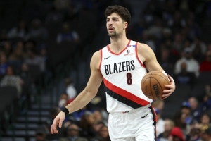 拓记:阿夫迪亚的背部并没有受伤 此前只是出现了一点轻微痉挛 拓记:阿夫迪亚的背部并没有受伤 此前只是出现了一点轻微痉挛