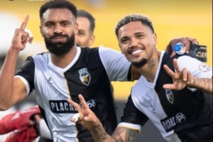 佩德罗-恩里克为罗伯森退役送祝福:能和你同处一间更衣室是荣幸 佩德罗-恩里克为罗伯森退役送祝福:能和你同处一间更衣室是荣幸