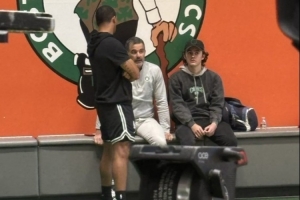 汇报一下工作!绿军首战前夕 马祖拉与新老板奇泽姆进行交流 汇报一下工作!绿军首战前夕 马祖拉与新老板奇泽姆进行交流