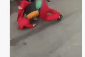 斯玛特频频夸张倒地！美网友：他是机器人吗&假摔大师开课了