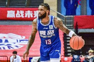 媒体人:鲍威尔今天到山东报到 他非常积极 也是主动要求早到早练 媒体人:鲍威尔今天到山东报到 他非常积极 也是主动要求早到早练