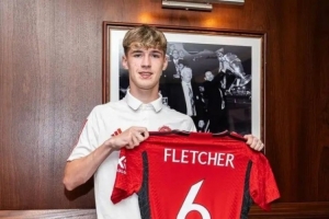 弗莱彻儿子杰克在曼联U21比赛中染红离场,将停赛两场 弗莱彻儿子杰克在曼联U21比赛中染红离场,将停赛两场