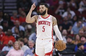 范弗里特受伤?乌度卡:我们能组超大阵容/小个阵容/各种组合阵容 范弗里特受伤?乌度卡:我们能组超大阵容/小个阵容/各种组合阵容