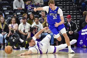 文班亚马:已经看过很多弗拉格的集锦 一直喜欢他的比赛强度 文班亚马:已经看过很多弗拉格的集锦 一直喜欢他的比赛强度