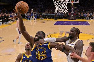 艾顿:我觉得我们的防守有起色 我们团结一致并未崩盘 艾顿:我觉得我们的防守有起色 我们团结一致并未崩盘