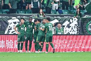 博主:经历4小时车程,国安全队于今天中午抵达中国香港驻地 博主:经历4小时车程,国安全队于今天中午抵达中国香港驻地