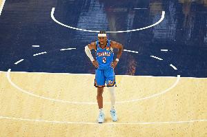 亚历山大:杜兰特在第一个加时末肯定叫了三次暂停 但裁判没吹 亚历山大:杜兰特在第一个加时末肯定叫了三次暂停 但裁判没吹