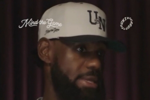 詹姆斯:火箭明白上赛季的问题在于投射 所以引入KD和芬尼-史密斯 詹姆斯:火箭明白上赛季的问题在于投射 所以引入KD和芬尼-史密斯