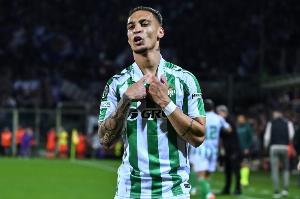 记者:因主队球迷向安东尼投掷瓶子,比利亚雷亚尔将被处以罚款 记者:因主队球迷向安东尼投掷瓶子,比利亚雷亚尔将被处以罚款