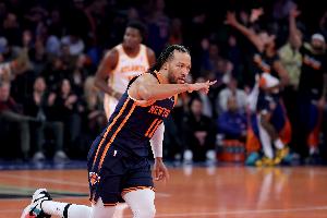 媒体人:西部有四五支球队有总冠军实力 东部就尼克斯有点机会 媒体人:西部有四五支球队有总冠军实力 东部就尼克斯有点机会