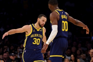 库里:库明加接受了防守东契奇的挑战 他打出了有影响力的表现 库里:库明加接受了防守东契奇的挑战 他打出了有影响力的表现