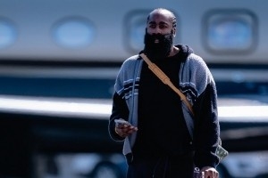 第一场就打客场!快船官方晒众将登机照 将飞往盐湖城 第一场就打客场!快船官方晒众将登机照 将飞往盐湖城