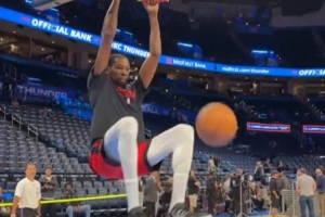 新赛季要来啦!NBA官方晒杜兰特赛前训练:各种中距离 挂筐暴扣 新赛季要来啦!NBA官方晒杜兰特赛前训练:各种中距离 挂筐暴扣