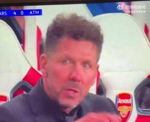 马竞13分钟连丢4球后的西蒙尼....👀 马竞13分钟连丢4球后的西蒙尼....👀