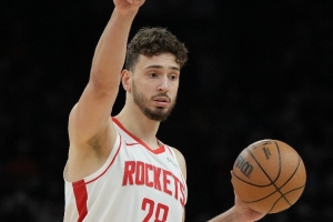 规则受益第一人!申京投了本赛季联盟第一个heave 没进不算出手 规则受益第一人!申京投了本赛季联盟第一个heave 没进不算出手