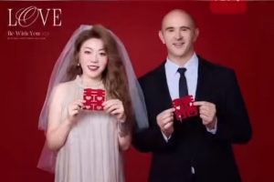 苏超南京队外籍主帅成南京女婿!妻子发文:愿年年相伴一切如意 苏超南京队外籍主帅成南京女婿!妻子发文:愿年年相伴一切如意