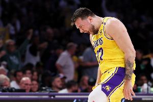 东契奇揭幕战上半场砍下22分 创湖人队史自2000年奥尼尔后新高 东契奇揭幕战上半场砍下22分 创湖人队史自2000年奥尼尔后新高