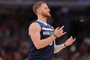 Haynes:迪文岑佐将作为首发控卫出战今天的揭幕战! Haynes:迪文岑佐将作为首发控卫出战今天的揭幕战!