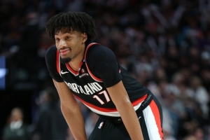 20投5中&关键时刻被弃用!夏普三分9中3拿到15分 出现4次失误 20投5中&关键时刻被弃用!夏普三分9中3拿到15分 出现4次失误