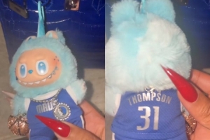 变着法子秀恩爱!克莱女友晒出穿着克莱球衣的拉布布 变着法子秀恩爱!克莱女友晒出穿着克莱球衣的拉布布