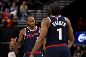 漫不经心的状态又来了!哈登传球小卡&全队停滞 爵士扣篮打停快船 漫不经心的状态又来了!哈登传球小卡&全队停滞 爵士扣篮打停快船