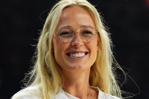 索菲-坎宁安:看到里斯走维密秀后 自己儿时维密梦又被点燃了 索菲-坎宁安:看到里斯走维密秀后 自己儿时维密梦又被点燃了